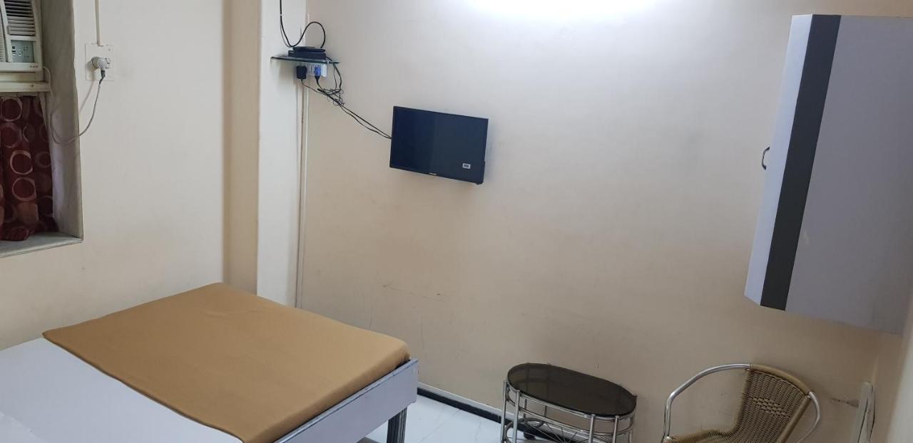 New Metro Guest House Mumbai Bagian luar foto