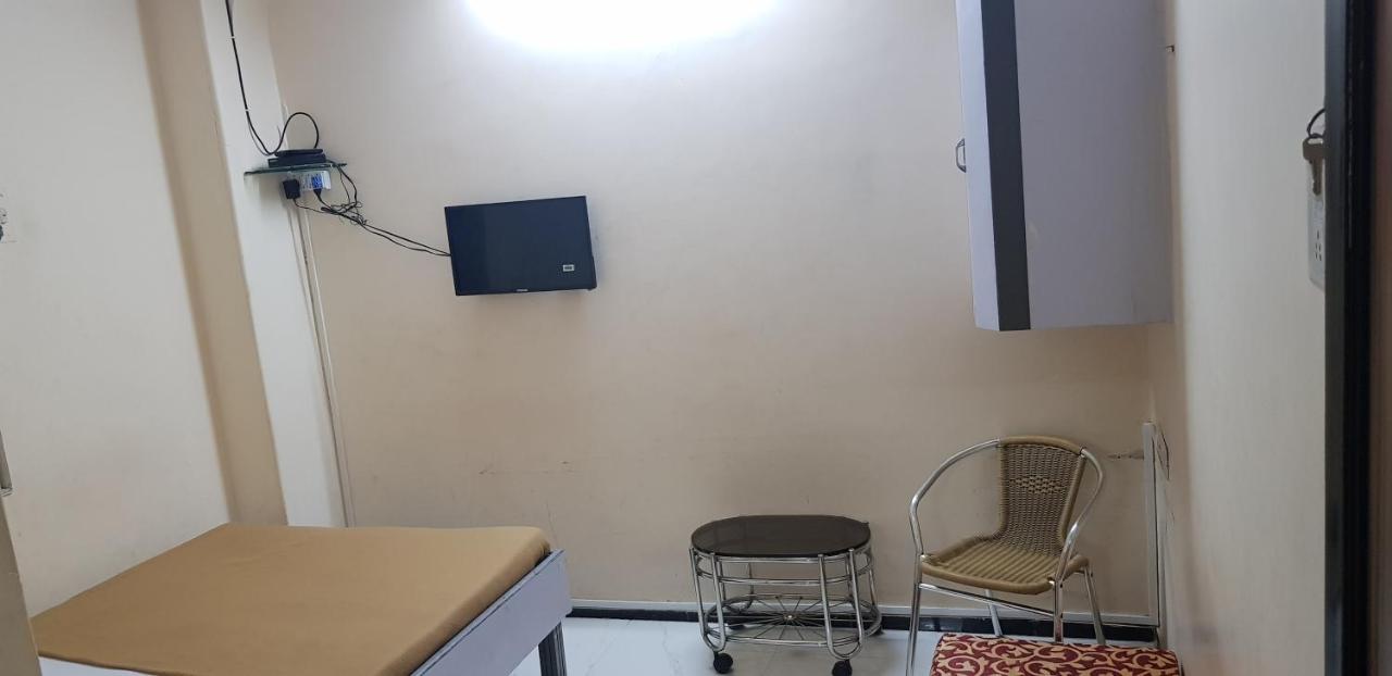 New Metro Guest House Mumbai Bagian luar foto
