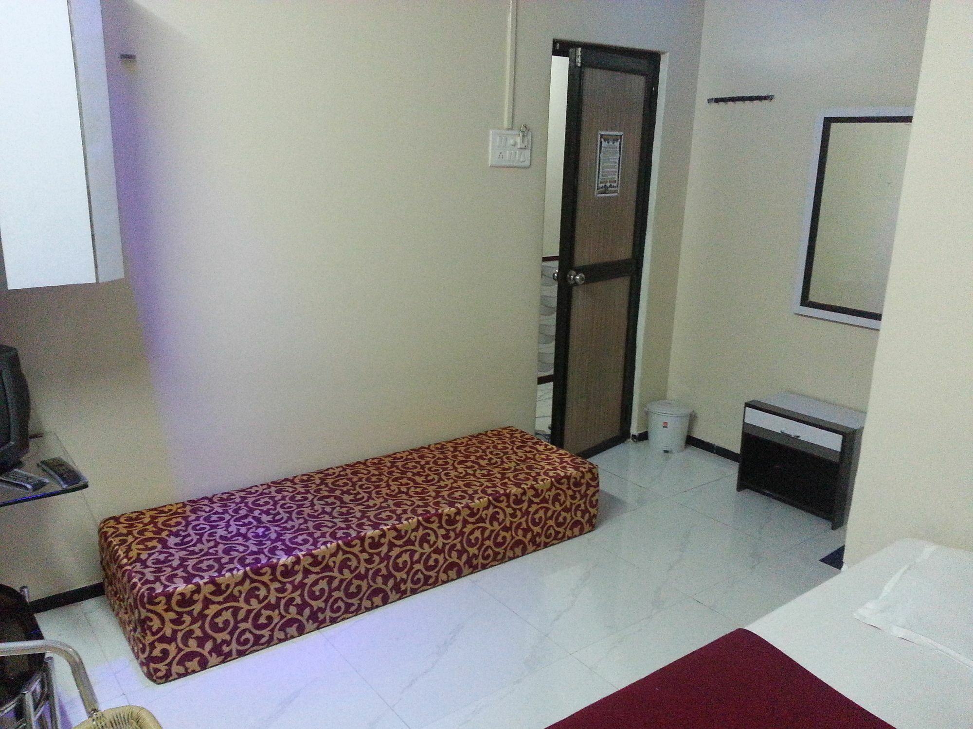 New Metro Guest House Mumbai Bagian luar foto