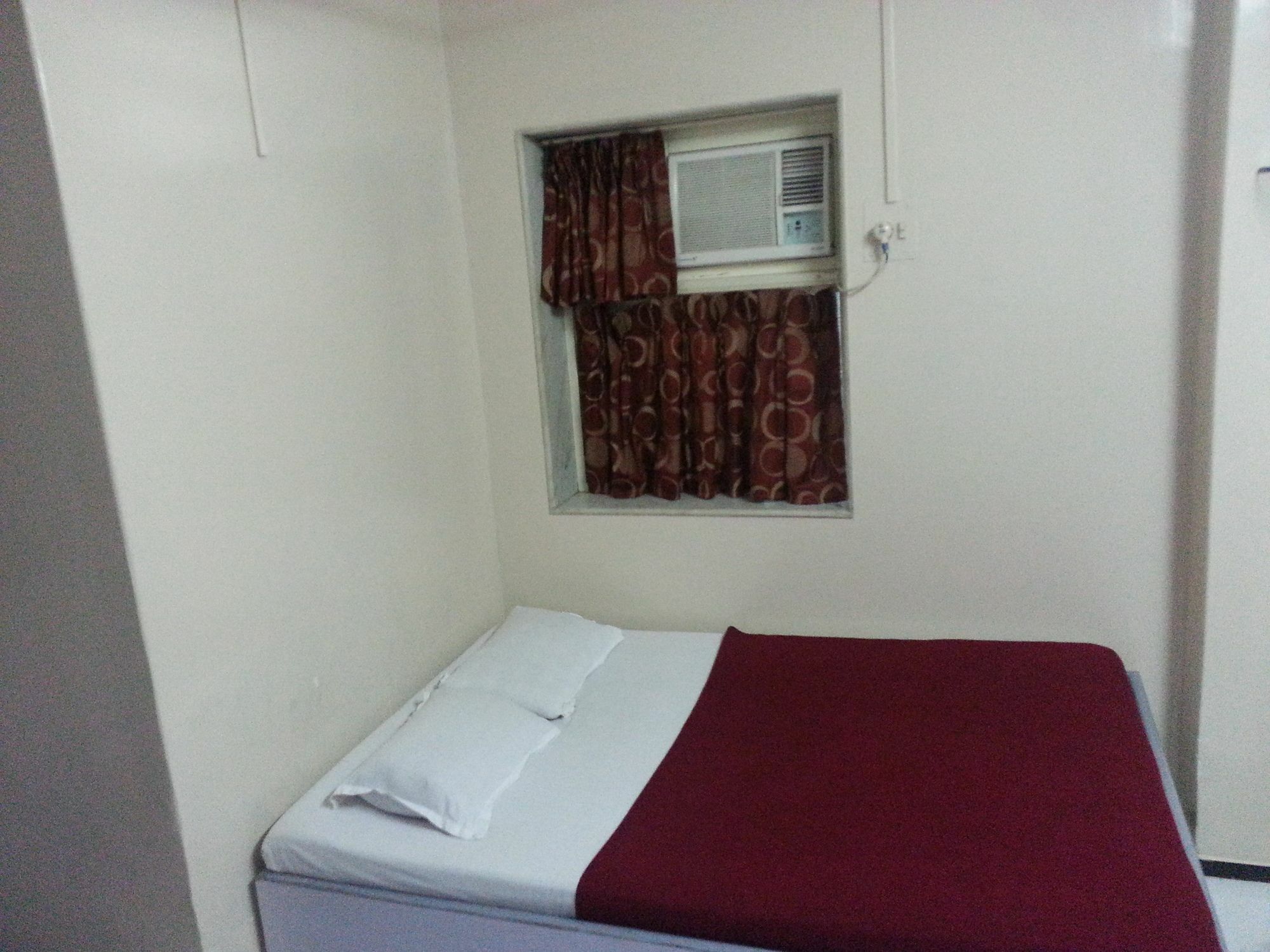 New Metro Guest House Mumbai Bagian luar foto
